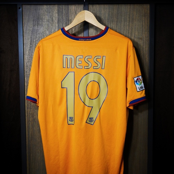 Barcelona 2006/2008 Away Jersey – Lionel Messi #19 – Size L – Orange Nike Shirt - Picture 7 of 12